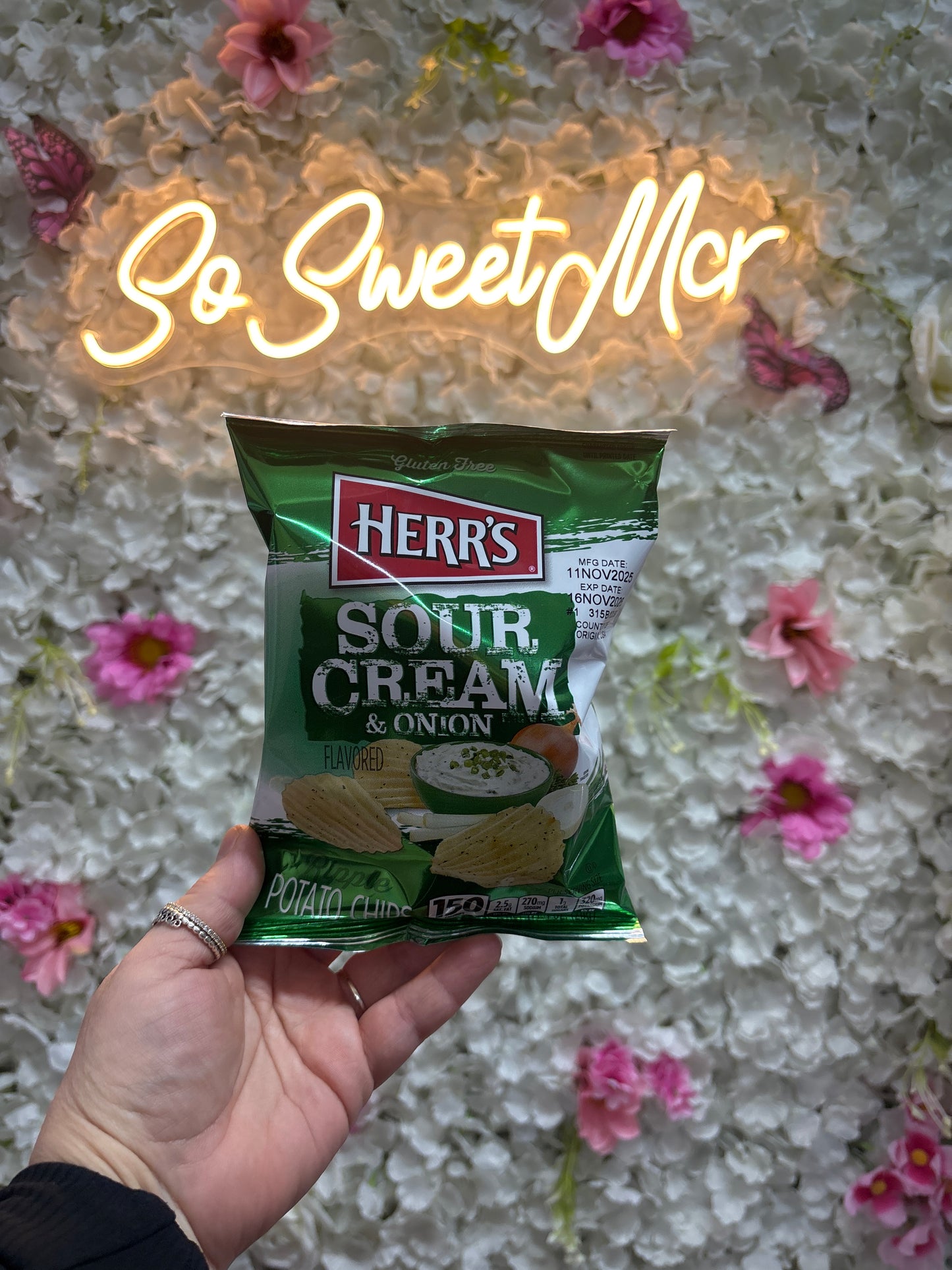 Herrs sour cream & onion crisps