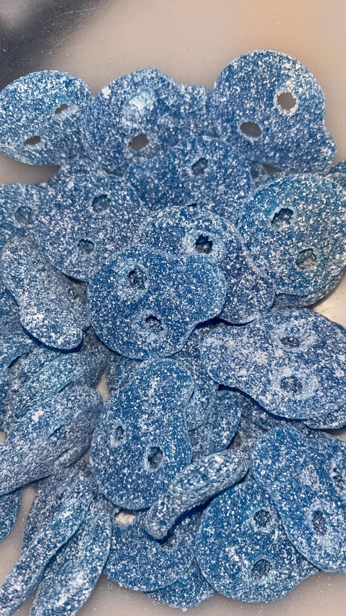 Blue raspberry skulls 100g