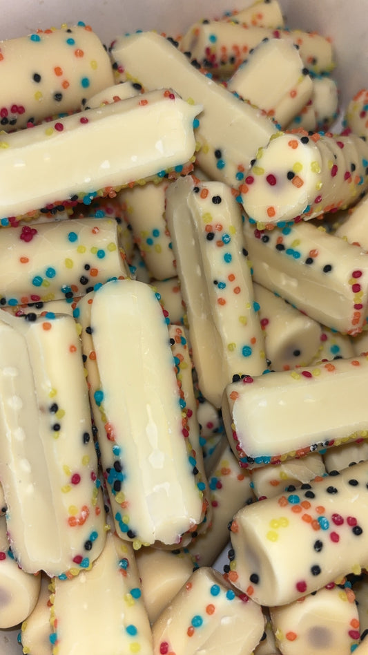 White chocolate marshmallow filled with strawberry jam 100g
