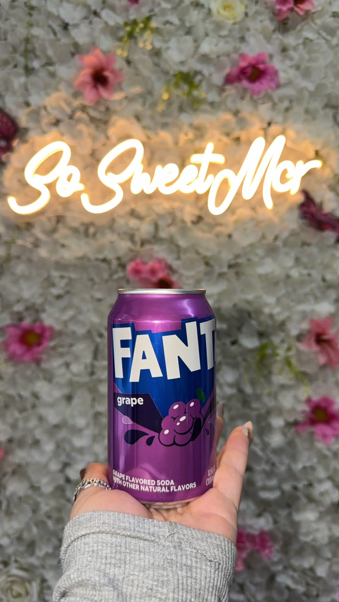 Fanta - Grape Flavoured Soda (America) - 330ml